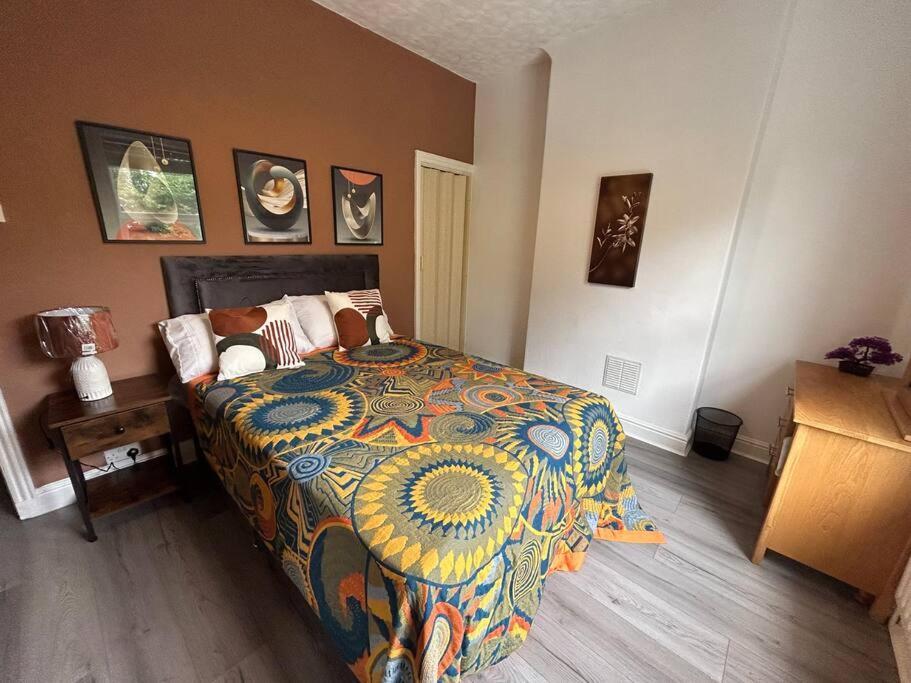 Spacious Homely 3 Bed Property Newcastle-under-Lyme Exteriör bild